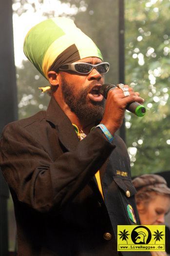 Fitta Warri (Jam) with The Lions Den Band 12. Reggae Jam Festival - Bersenbrueck 12. August 2006 (1).jpg